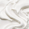 Texture crémeuse du lait éclaircissant à la carotte QEI+ Paris